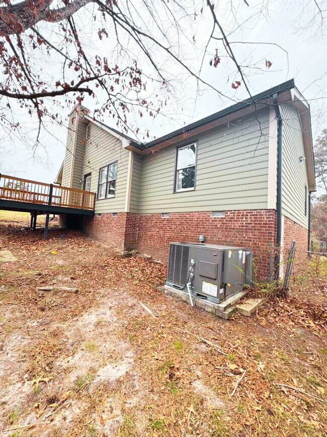 Building Photo - Open ranch home on a culdesac