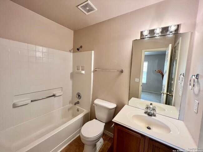 Building Photo - 301B Utterback-