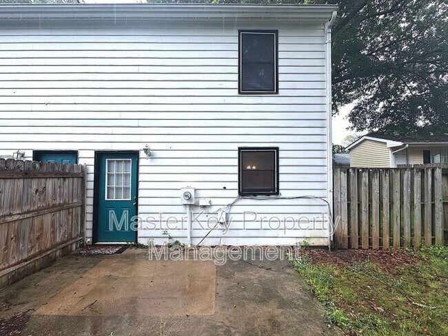 Building Photo - 619 E Horne St