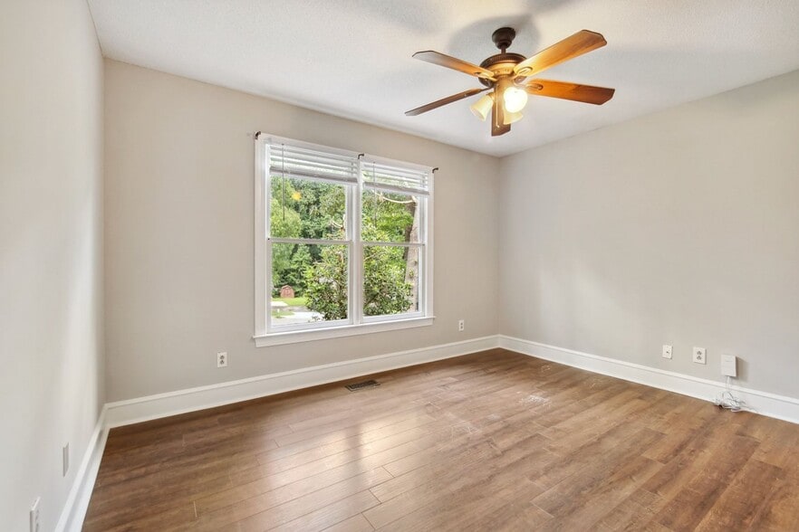 Building Photo - 7445 Deer Track Dr