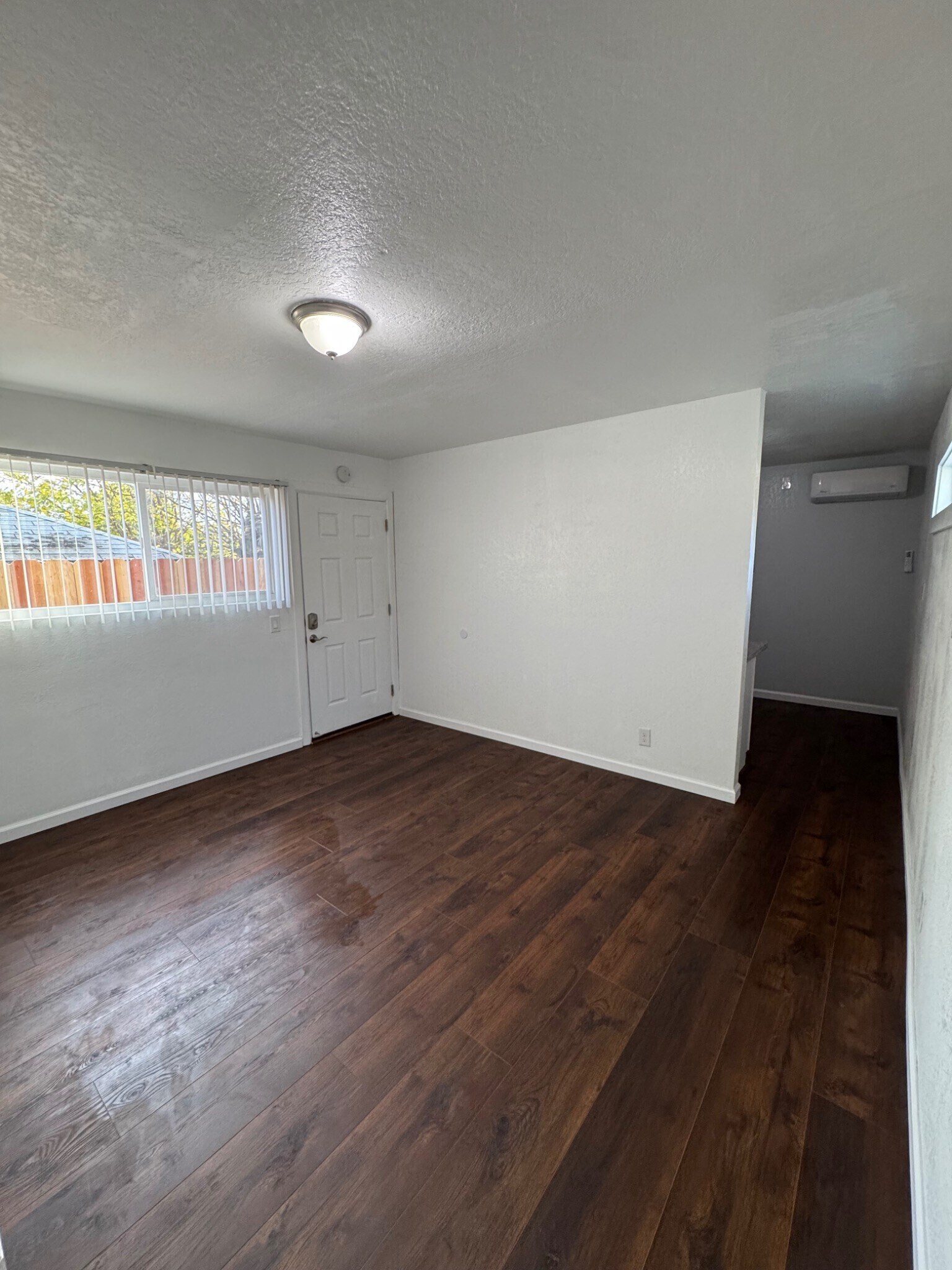 Building Photo - 1304 Louis Dr