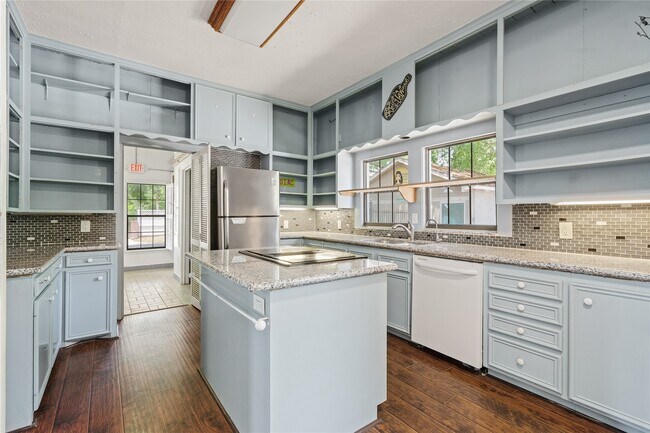 Building Photo - 30318 2nd St