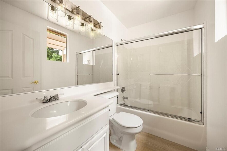 2nd bathroom - 2479 Sunningdale Dr