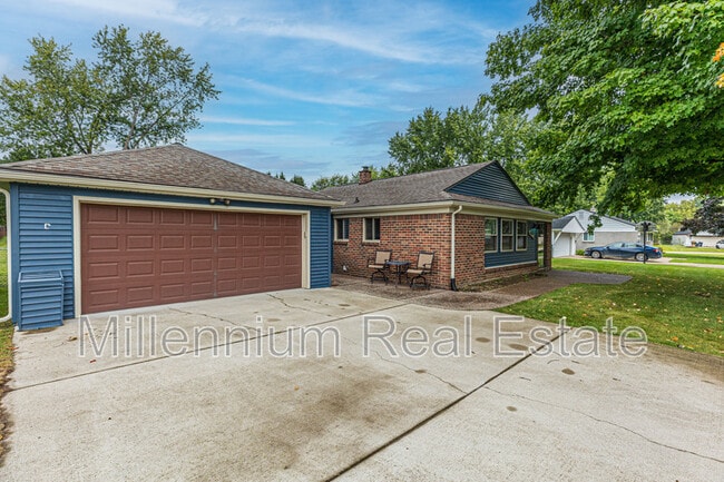 Building Photo - 4916 Rioview Dr