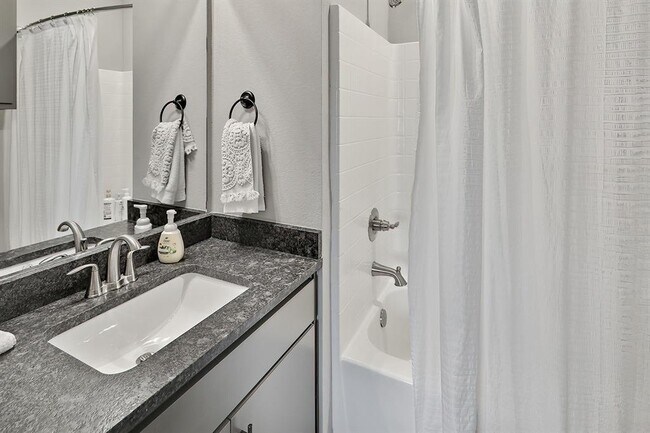 Building Photo - 1451 Associates Ave