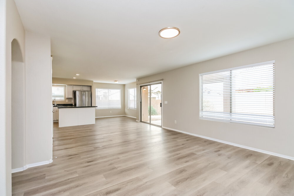 Building Photo - 9216 W Globe Ave