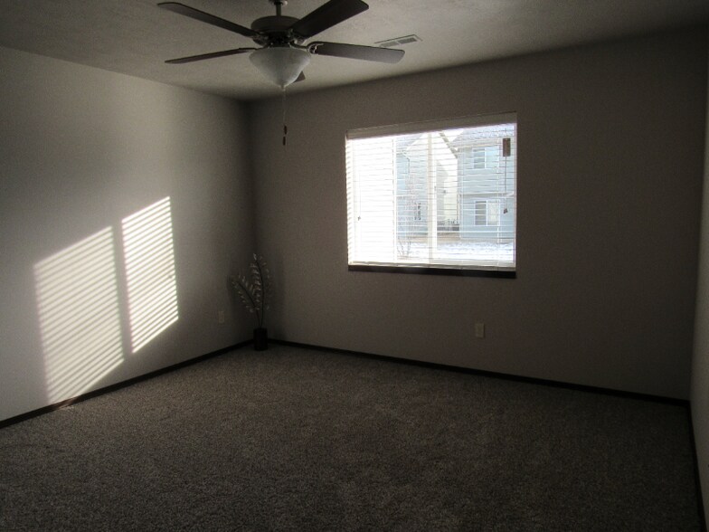 Building Photo - 325 Jerry Pl