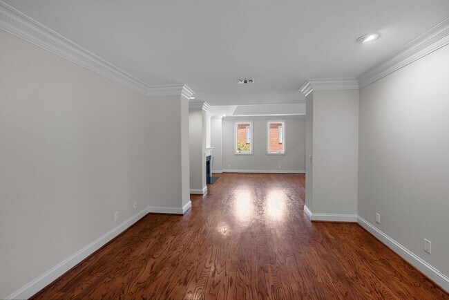 Building Photo - Newly Renovated Condo in The Westende with...