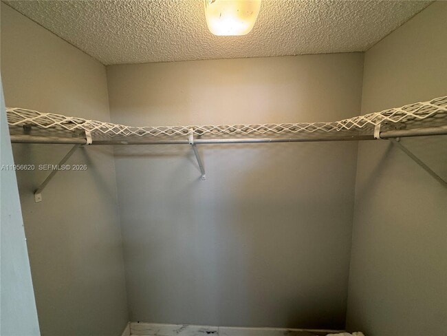 Building Photo - 4800 Bayview Dr