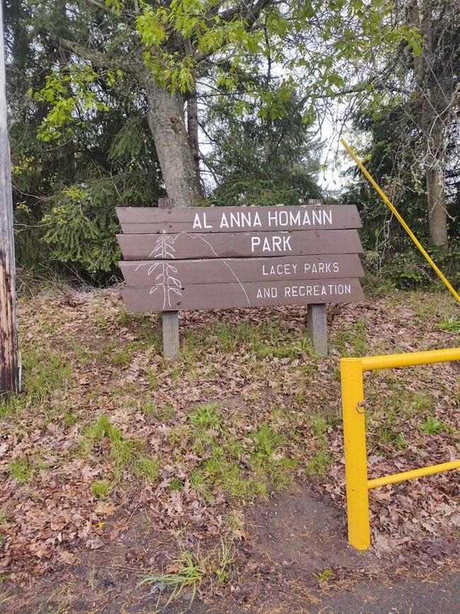 Building Photo - 2BD/1B Lacey Duplex with Large Yard and Ga...