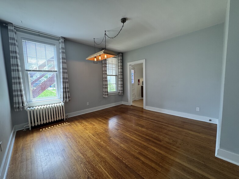 Building Photo - 14 Maplewood Ave