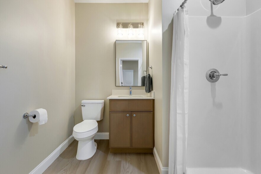 Building Photo - 190 Weaver Line