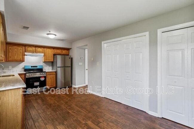 Building Photo - 303 E Ridge Dr