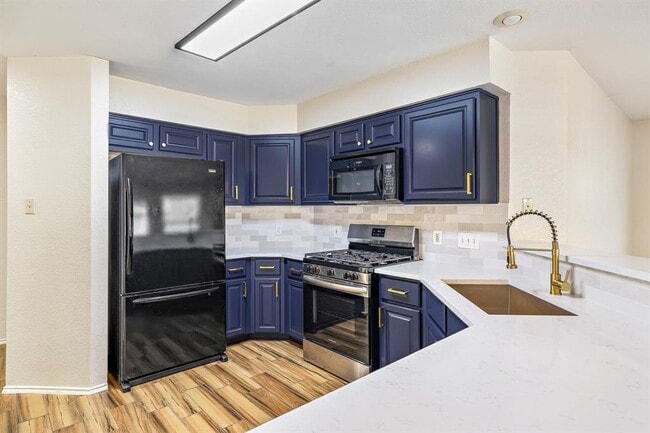 Building Photo - 2003 Dayflower Trce