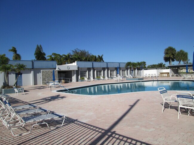 Building Photo - 2731 Barkley Dr W