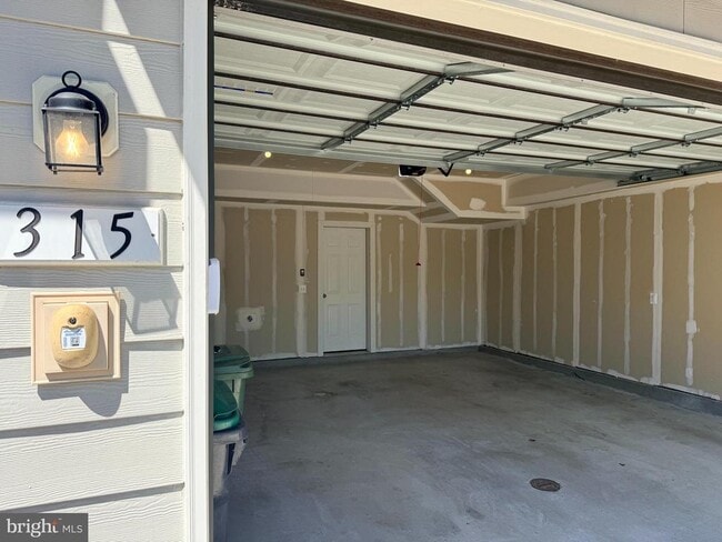 Building Photo - 315 Willis St