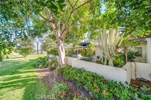 Building Photo - 502 Avenida Largo