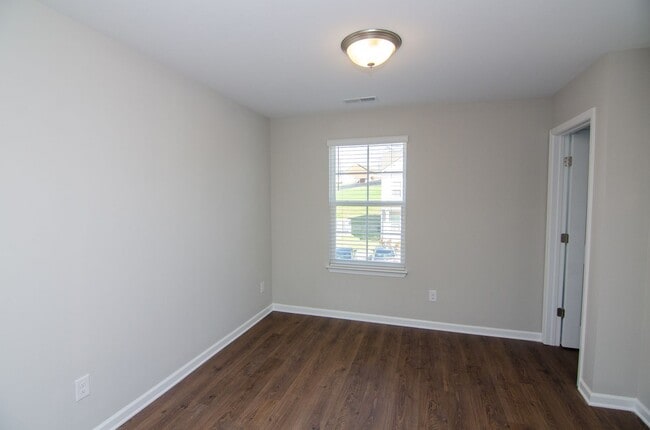 Building Photo - North Columbia Rental