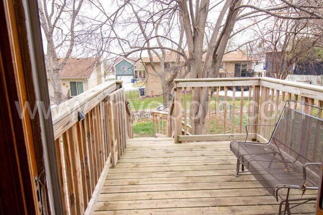 Building Photo - Must See! Well maintained 3 Bedrooms 2.5 B...