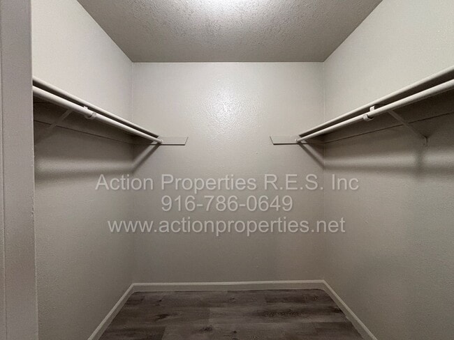 Building Photo - Updated 2 Bed, 2 Bath Duplex - 2 Car Garage - Two Large Patios - Close to Shopping, Restaurants, ...