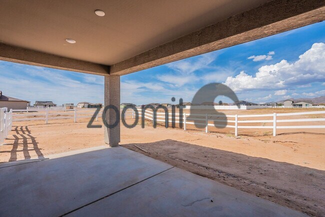 Building Photo - Coming Soon  Mid May 2026!- 4bdrm 3bath - 1 acre horse property