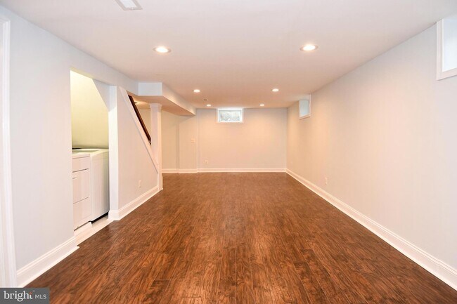 Building Photo - 7125 Harrison Ln