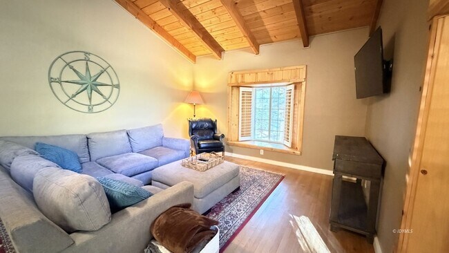 Building Photo - 26523 Pine Ave