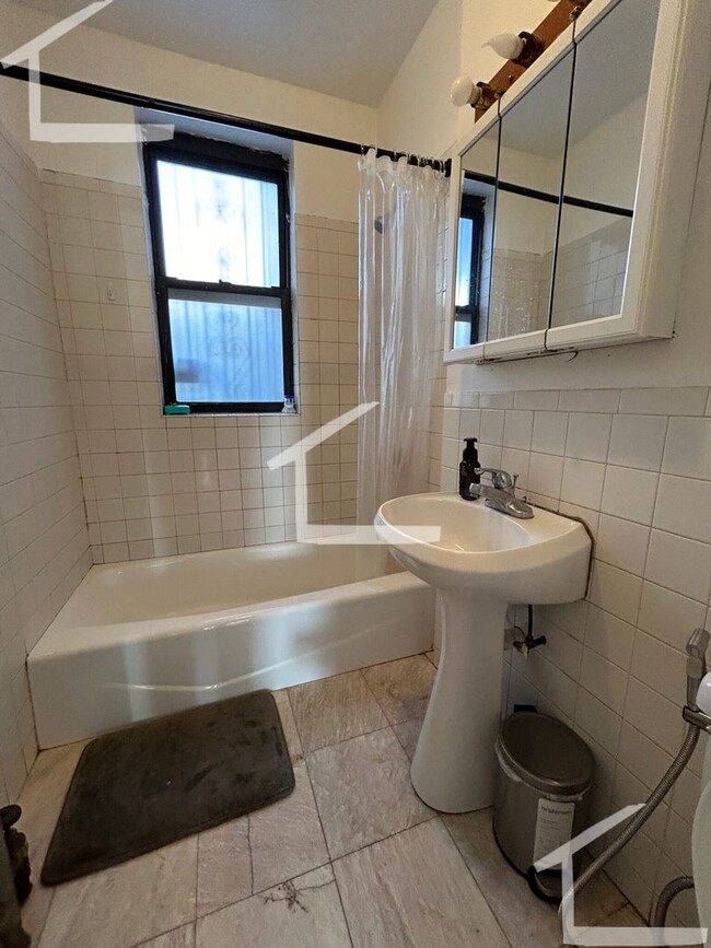 Building Photo - Renovated Brighton 4 Bed/2 Bath on Brookli...