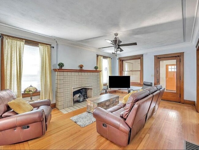 Building Photo - 228 Dorchester-