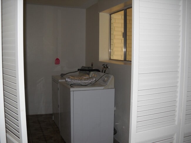 Building Photo - Great views on one acre.