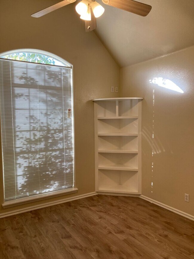 Building Photo - Spacious 3BDRM Home in Blackberry Ridge, V...