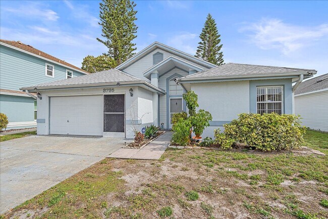 Building Photo - Annual 3 bed 2 bath house with a garage av...
