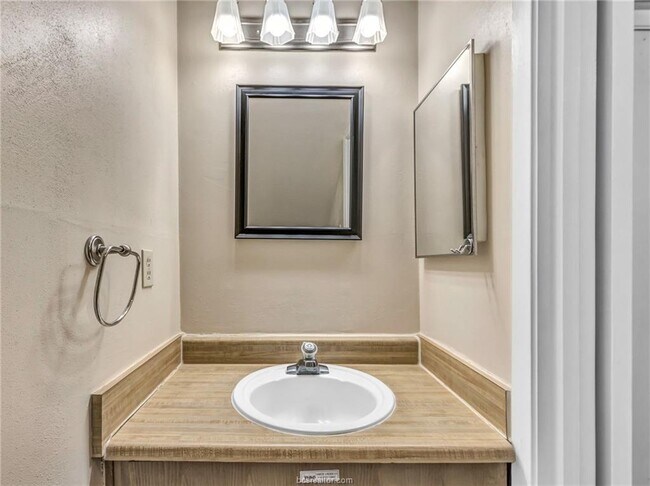 Building Photo - 1500 Olympia Way