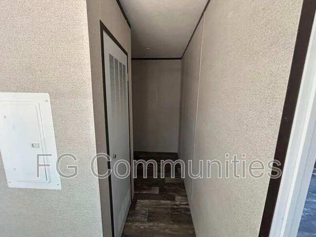 Building Photo - 305 Milo Dr