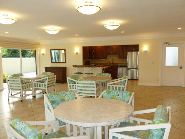 Building Photo - 2 SE Turtle Creek Dr