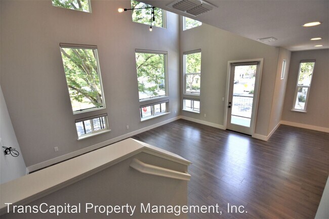 Building Photo - 3 br, 3.5 bath House - 401 10th Street