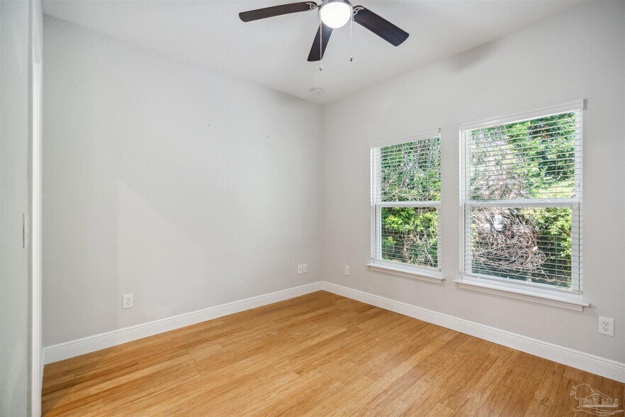 Building Photo - 912 N 8th Ave