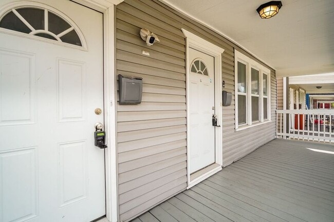 Building Photo - 764-766 Kelton Ave