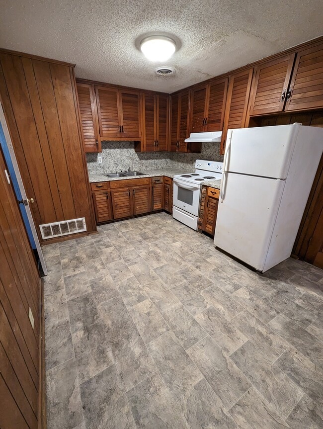 Building Photo - 3248 Harrison Rd