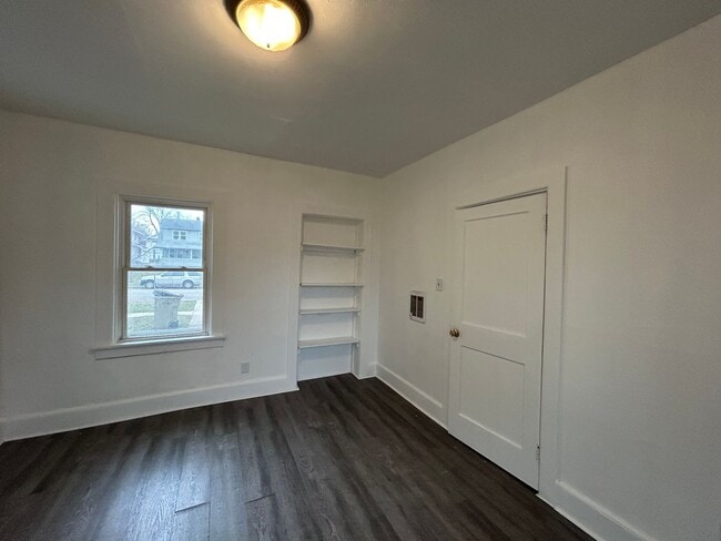 Building Photo - ** Move in Special ** Updated 3-Bedroom, 1-Bathroom Home – $1,100/Month