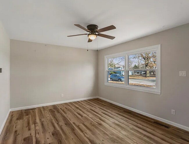 Building Photo - 1902 Meadow Dr