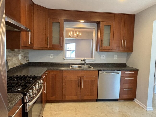 Building Photo - 4666 Louise St Claire Dr