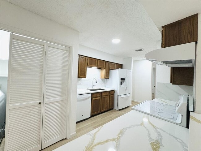Building Photo - 2906 Shadow Trail Dr
