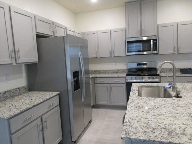 Building Photo - 422 Canary Song Dr