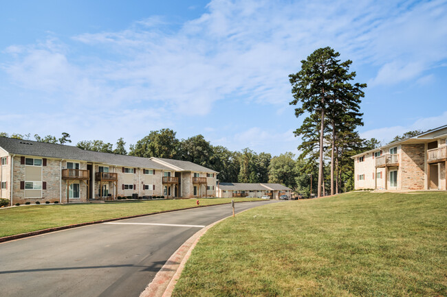 Building Photo - Crown Pointe Apartment Homes