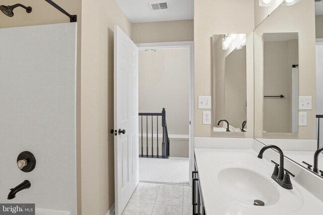 Building Photo - 12831 Silvia Loop