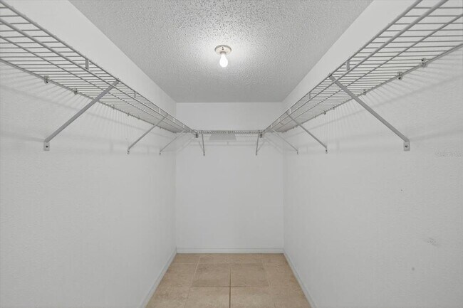 Building Photo - 5735 Gardens Dr