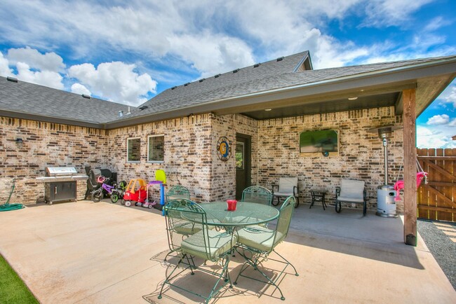 Building Photo - Beautiful 4 bedroom, 3 bath home in Bentwood COMING SOON!!