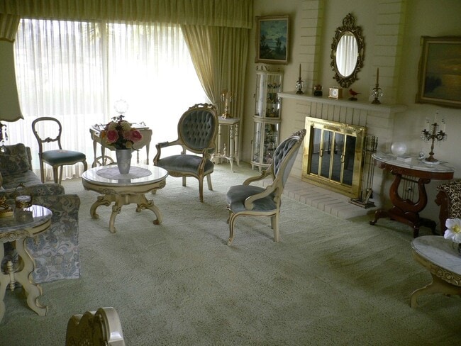 Building Photo - Charming Single Level 2br/2Ba Condo In Oaks North Senior 55+ Area