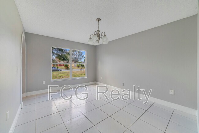 Building Photo - 3170 Santa Cruz Dr